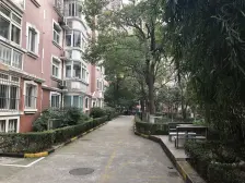 房子正宗顶楼复式,使用面积大,价格看中还可以谈。