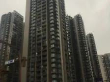 轻轨旁精准一房。800米长社区商.业街,4期大社区