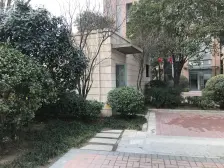 高铁站地铁口旁 满五年 精装修 拎包入住