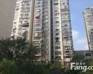 五湖国际广场南北通透,采光好装修好,环镜优美中间楼层