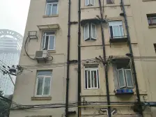 高安路壹小好房 一梯两户 西边套双南两房 双阳台 带租赁车位