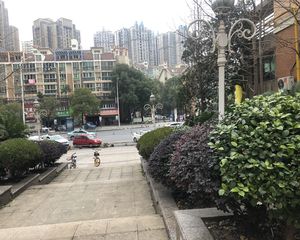 5号线高桥北正地铁口南北通透三居诚心出手