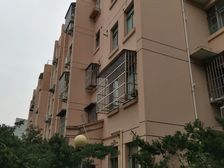 主卧朝南,南北通透,交通便利,居家装修