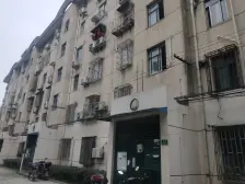 店总力推,大三房,功能间都很大,得房率高。