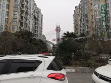 电梯洋房,带50多平楼台。还有地下车库,