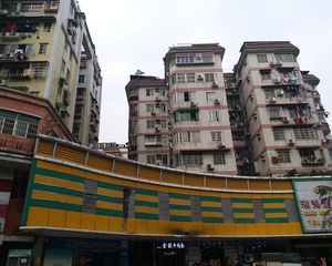 小区电梯两房,近公园,户型好实用高,业主诚意出让