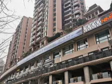 南滨路前排一线看江别墅带花园门口就是地铁