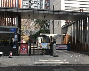 红墙国际2室1厅东南