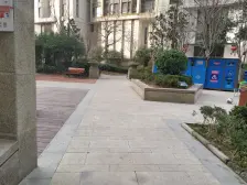 五、六号线地铁口 品质小区 南北通透小三房 带露台