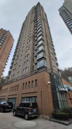 青云映山实景图