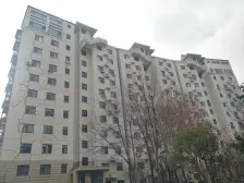 东打头,大三居 ,看小区广场,采光没有问题