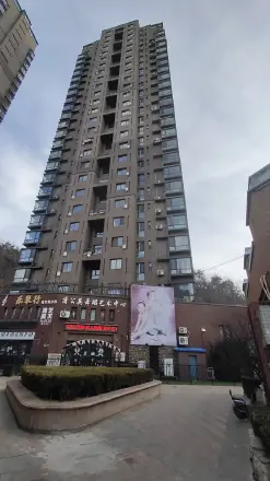 青云映山实景图