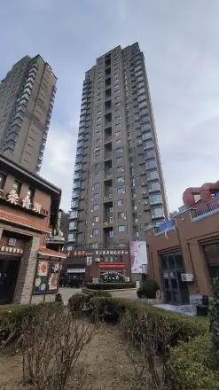 青云映山实景图