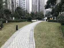 八公里轻轨站精装修小户型,交通便利