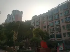 园林式小区 中间楼层 20年做的精装修 可拎包入住