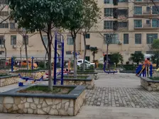 小区临河观房子不临路 中间楼层 采光好视野好有钥匙