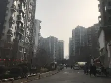 南区电梯大三居,有地下室、车位,业主诚心出售。