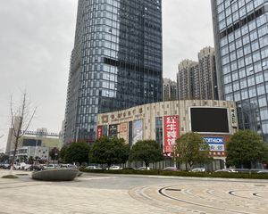 此房楼层好,视野好采光充足,地铁口交通便利