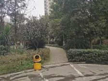 轻轨正规大两室,户型好,彩光充足,精装修保持得好,