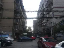 高新住宅小区,青山湖大道旁,近地铁,南大,,方便停车。