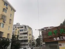 东礁电梯两房,简单装修,配套齐全