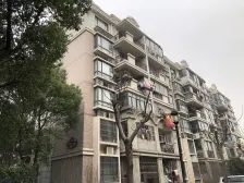 电梯两房、满五年税费低,电梯中间楼层,前后无遮挡