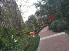 轻轨旁正规三房,次新小区,户型方正,