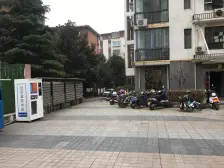 亚新,标准一室一厅!电梯双气,采光好!户型好,速度