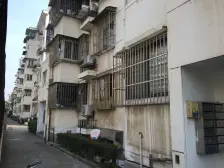 虹口区商品房,中间楼层三房。户型方正