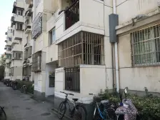 虹口区商品房,中间楼层三房。户型方正