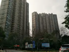 物业系统完善,出入安全,绿化环境优美物业