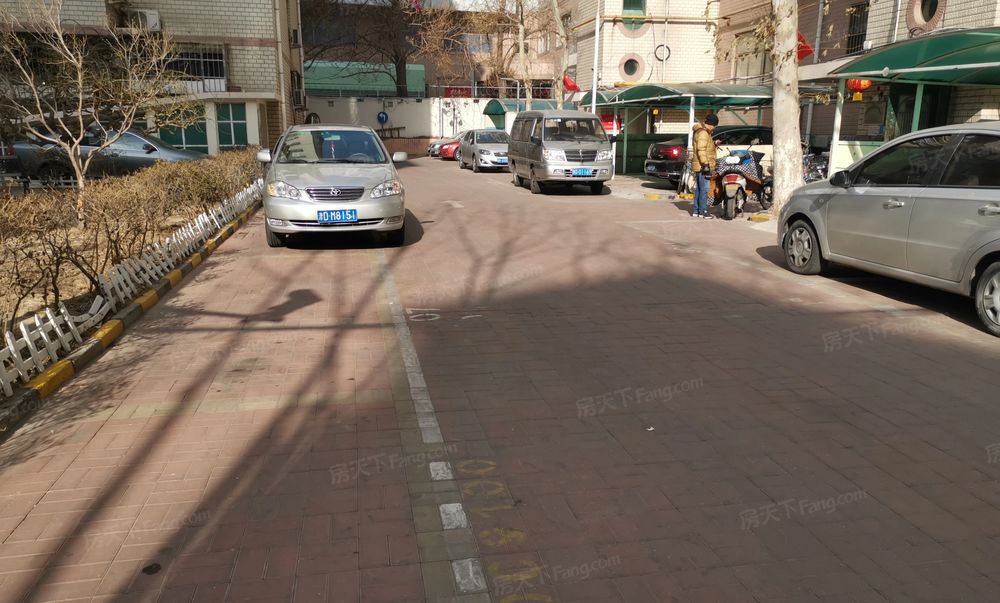 拥金1金达园商品房三室精装修过五年可贷款