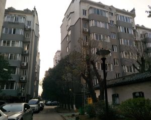 万福园地铁口出入便利环境好光线好