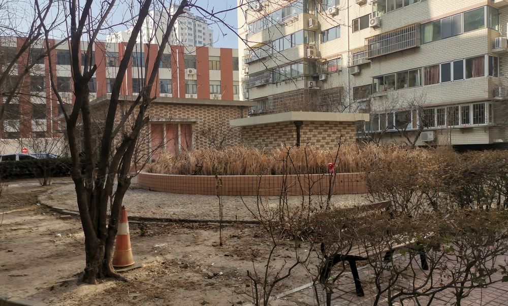 拥金1金达园商品房三室精装修过五年可贷款