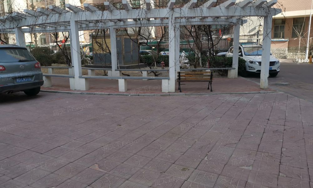 拥金1金达园商品房三室精装修过五年可贷款