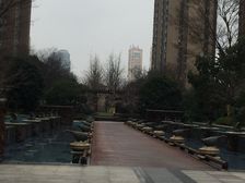 华强城前排带花园地下室 全天采光视野无遮挡