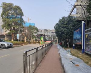 近地铁中间楼层,横厅大三房,朝小区,视野开阔