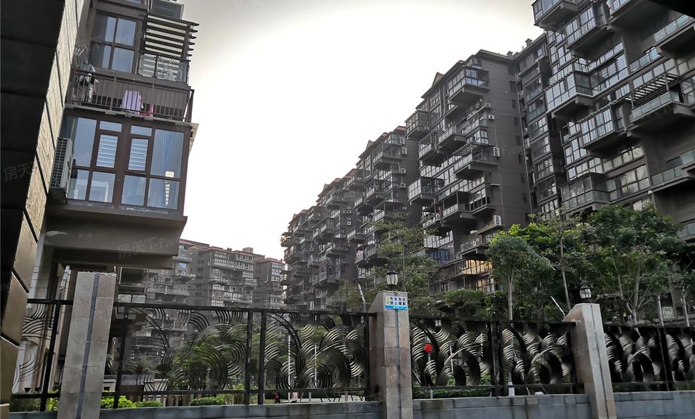 新景国际外滩使用160平米赠送百万现代轻奢装修