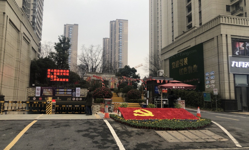 雅居樂星河灣旁中海龍城花園4室2廳2衛純毛坯層,常州新北三井華山中海