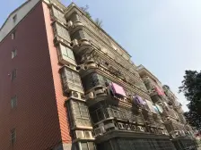 锦绣花园 南北通透,采光好 装修好,环镜优美 近地铁 周边匹套完善,,出行方便