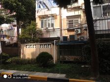 此房精装修,户型方正采光刺眼,高区大两房