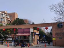 小区近地铁,配套齐全,步行即可达商圈的配套。