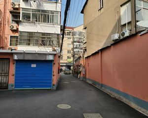 一梯两户,大两房,繁华地段,精装修,诚意出售
