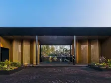 品质小区、精装四房、住家安静、诚心出售