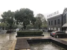 此房格局通透 精装修 业主保养好 带车库诚心出售