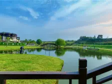 房子是边户大院子 联排别墅