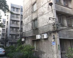 总价低,首付低,楼层低,南北对流,格局方正。
