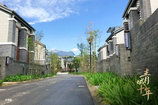 中铁水映青城别墅实景图
