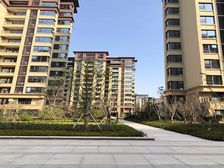 业主自住,一梯两户,私密性好,客厅南北向空间宽