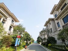 好小区精装,南北对流,户型方正,拎包入住,四房两卫